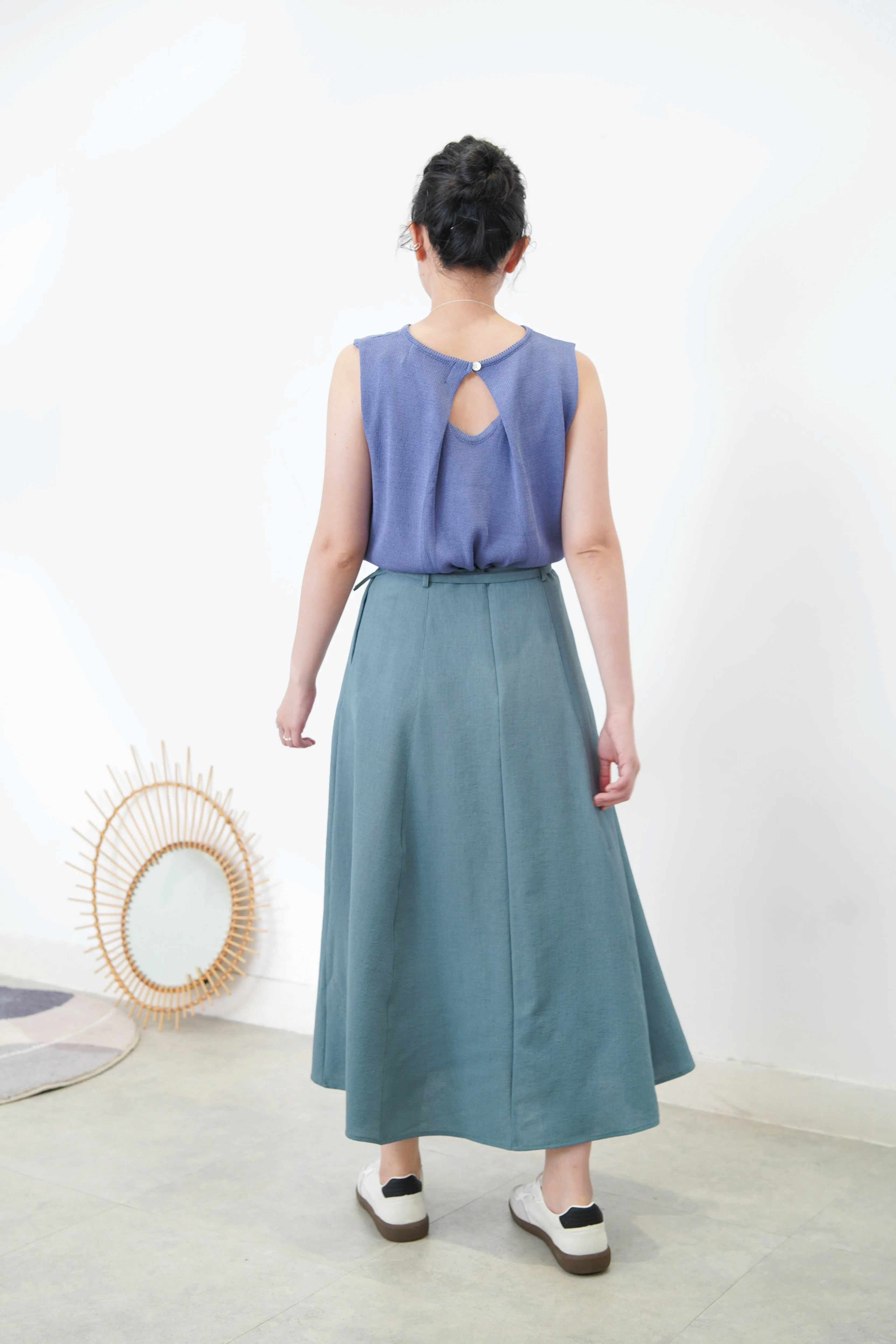 Ivory knit vest in pleats open back