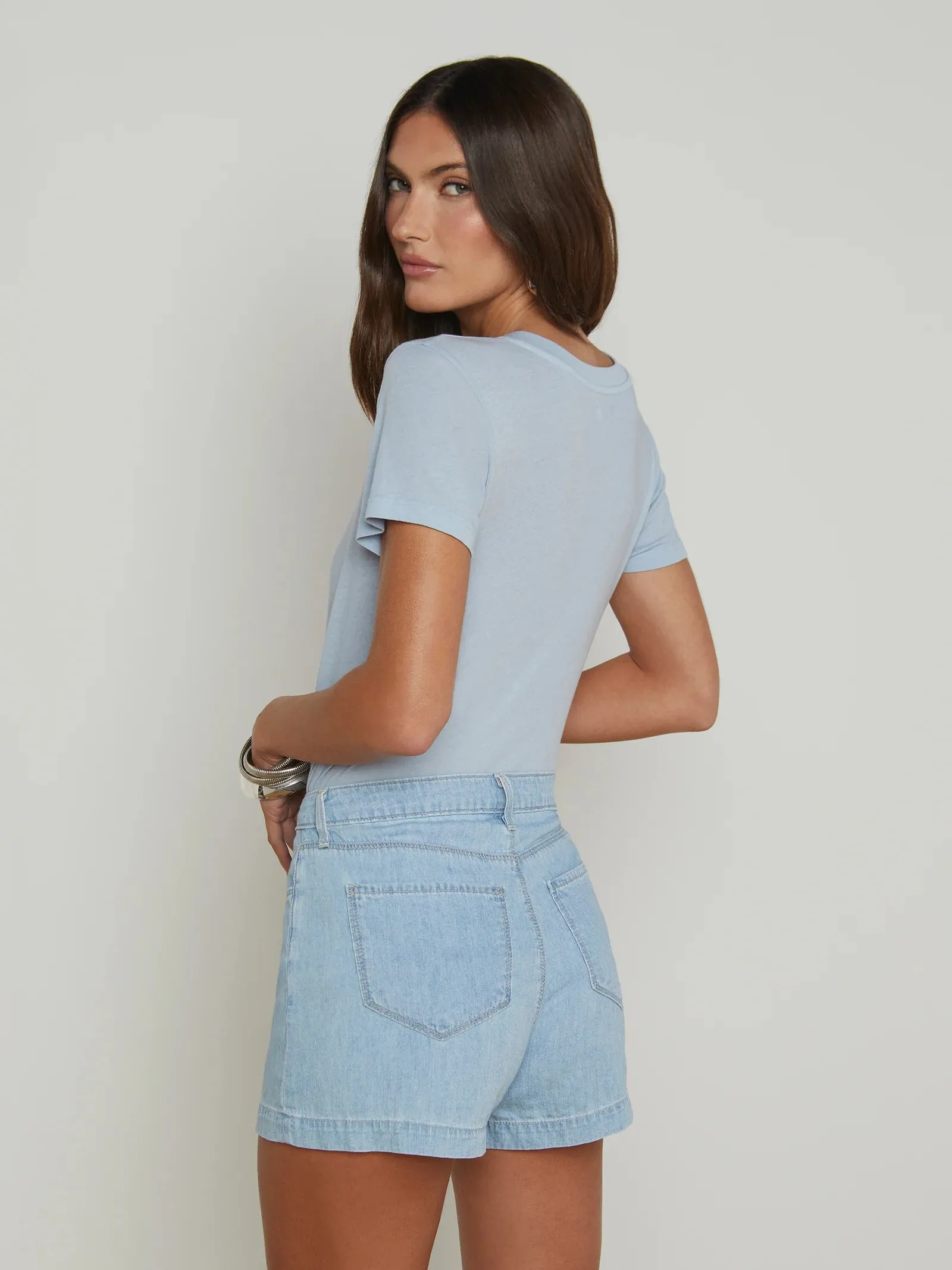 L'AGENCE BECCA V-NECK TEE
