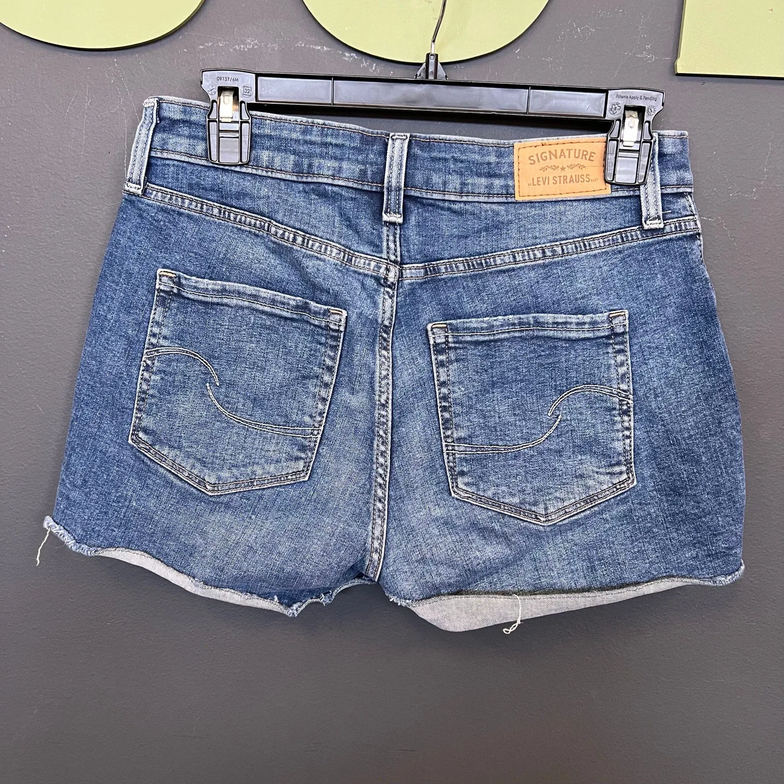 Levi Strauss Signature High Rise Denim Cutoff Shorts Size 26
